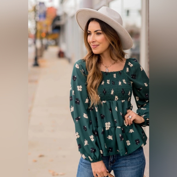 Betsey boutique blossom ruched top -L - Picture 3 of 3